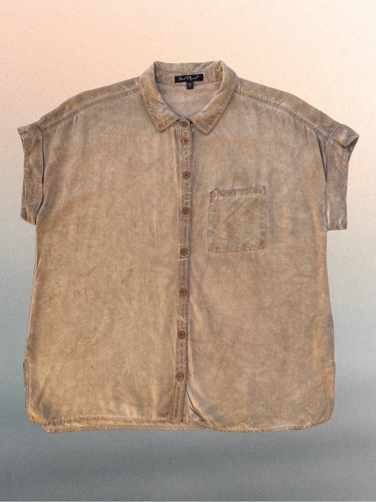 Velvet Heart Tops - Velvet Heart Distressed Tan Short Sleeve Button Front Blouse ~ Women’s M